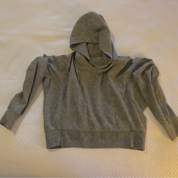 Athleta cropped camo hoodie, NWOT (S) - Picture 8 of 10